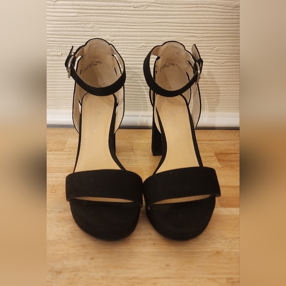 CL by Laundry Black Heels with Chunky Block Heel - Picture 5 of 7